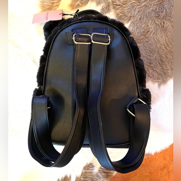 Juicy Couture NWT Black “ Let's Get Cozy” Fur Backpack Heart Pom Pom Keychain - Picture 3 of 11